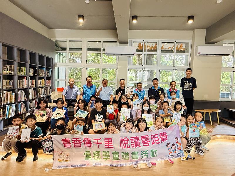 「書香傳千里．悅讀零距離」救國團高雄市團友會贈書偏鄉校園 陪伴學童閱讀築夢