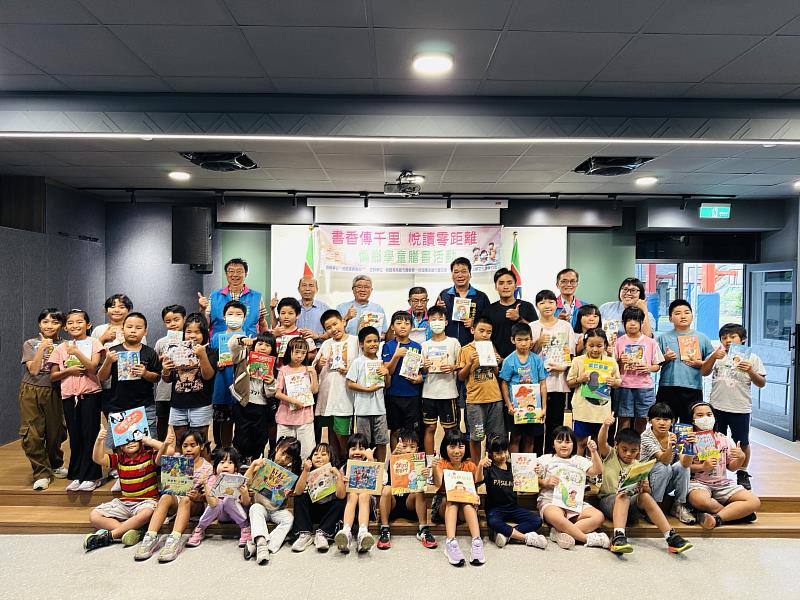 「書香傳千里．悅讀零距離」救國團高雄市團友會贈書偏鄉校園 陪伴學童閱讀築夢
