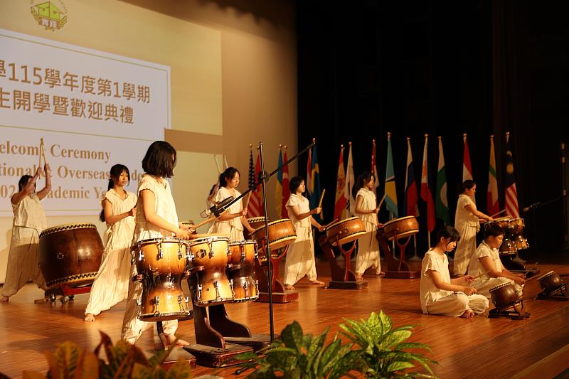 鼓隊的開場表演。