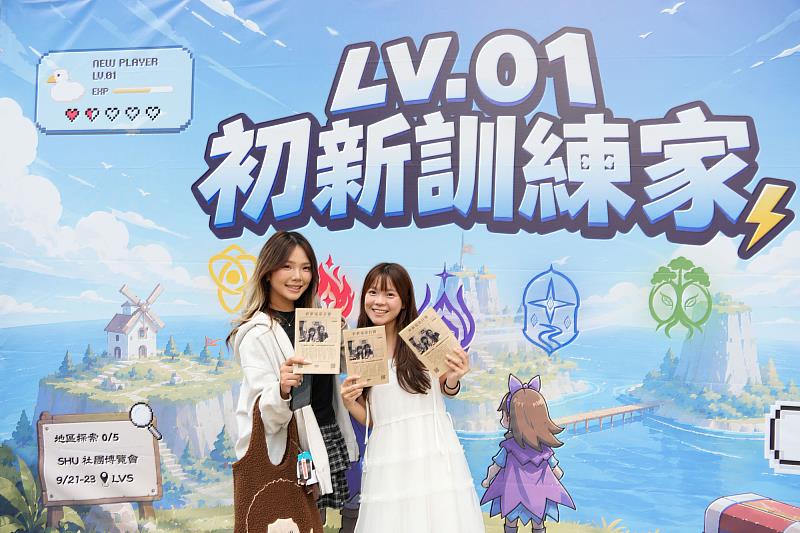 世新大學115學年度社團博覽會「LV.01 初新訓練家」於LVS智能攝製基地登場。(世新大學提供)