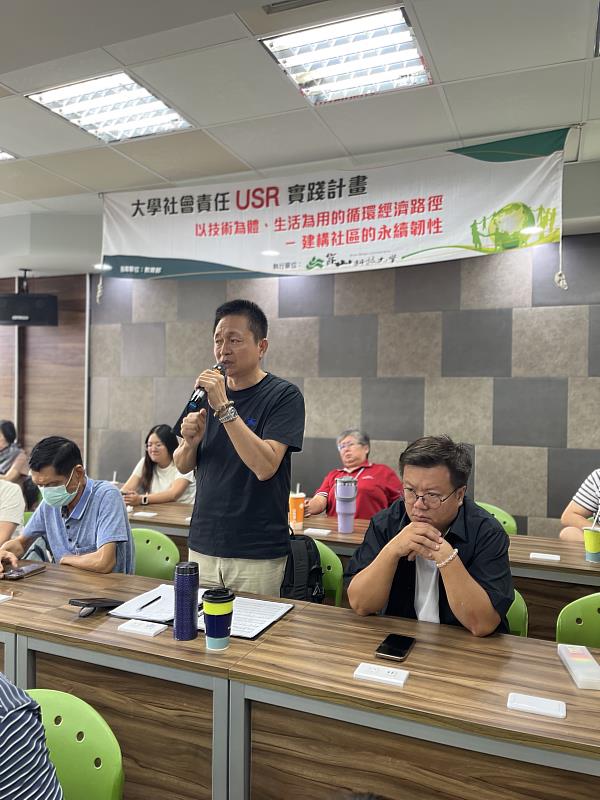 崑山科大企管研究所學生、活佛素食董事長王錦東分享企業參與USR的觀察與可能。
