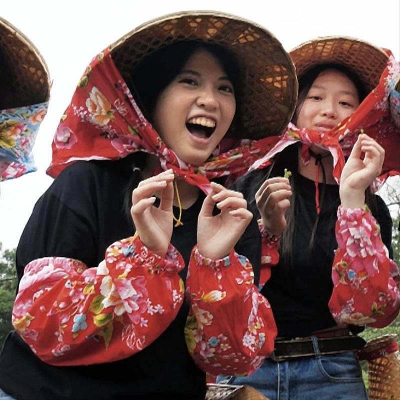 《練習生，衝一波！》主持人李穎珍憑藉自然細膩的主持表現，入圍第61屆金鐘獎「兒童少年節目主持人獎」。（照片來源：客家電視台提供）