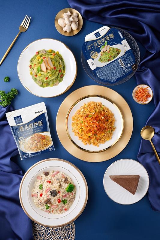 9月23日起,傳說中的「神級炒飯」「夏慕尼櫻花蝦炒飯」與「夏慕尼燻鴨佐白蘭地義大利麵」接續開賣,「夏慕尼櫻花蝦炒飯」經典的粒粒分明特色與櫻花蝦酥脆口感,只需65元就能入手,可謂本次聯名最大亮點。