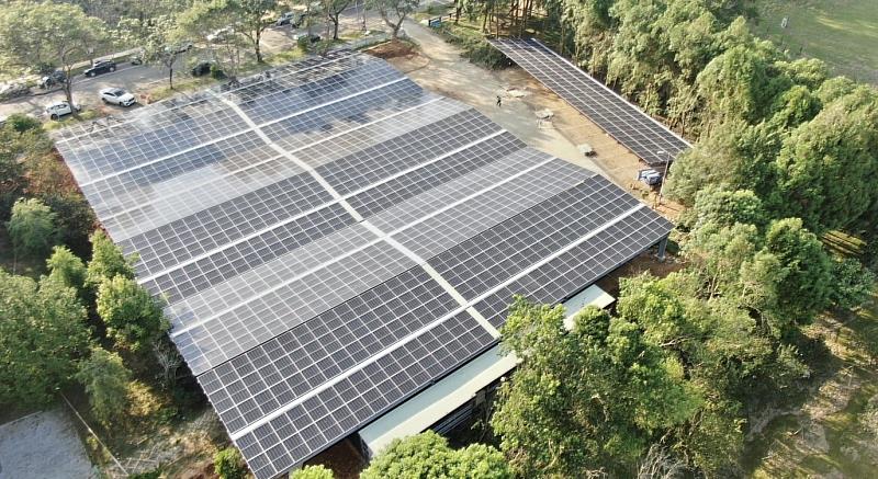 暨大管理學院停車場太陽能建設。