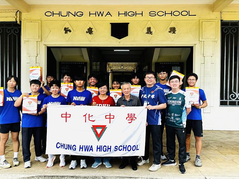 感謝馬來西亞麻坡中化中學蔣璁江校長熱情歡迎國立東華大學體育與運動科學學系。