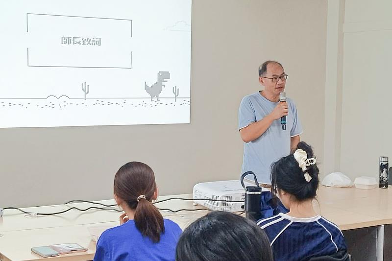 鍾副學務長致詞。