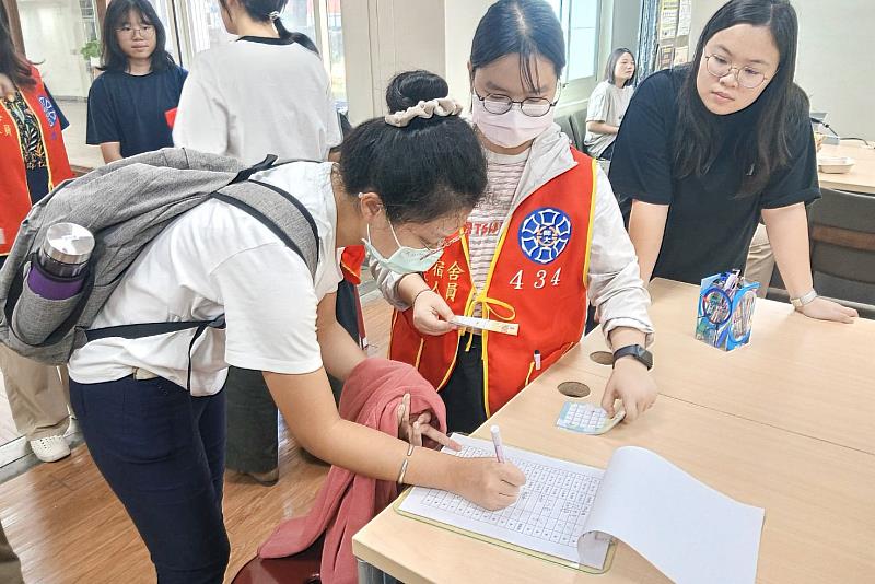 女一舍宿委會與近40位關心女一舍事務的住宿生,共同展望新學年的宿舍生活與活動規劃。