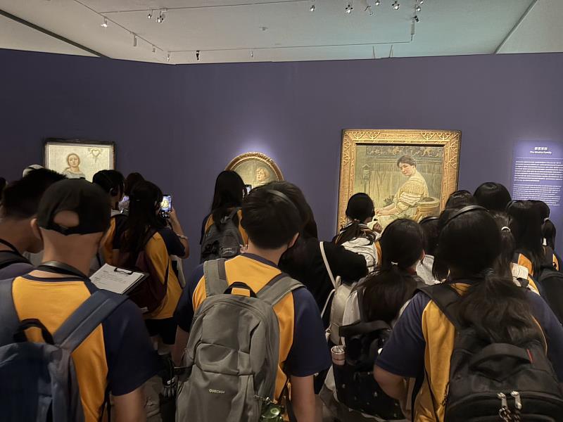 高雄市立旗山國中美術班於今日(30日)閉展最後一天欣賞。/旗山國中提供