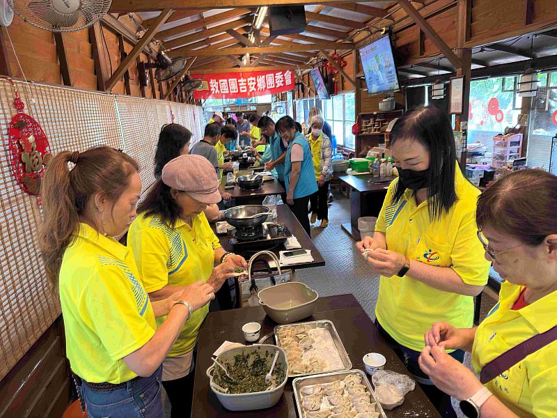 救國團吉安鄉團委會響應「惜食、減廢、循環再利用」理念，攜手相關單位推出「零廚餘特攻隊－惜食、再利用、回歸土地」環境教育體驗活動。