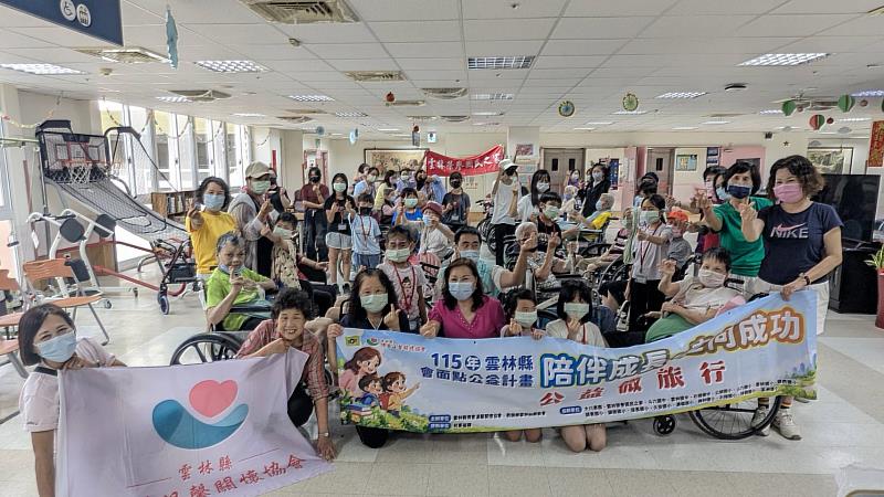 全體大合照。