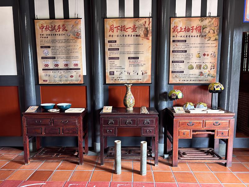 透過「博餅」、「投壺」及趣味柚子帽等互動體驗,感受節慶與家庭、親友之間的連結。(頂新和德文教基金會提供)
