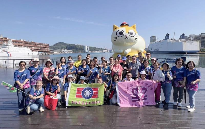 走讀雞籠老城區 身障朋友與救國團志工攜手同行共融 「世代攜手・共感共融」用陪伴走進社區、用交流拉近距離