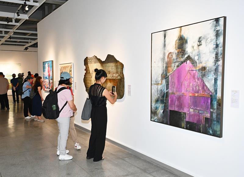 宜蘭美術獎作品展場一隅。