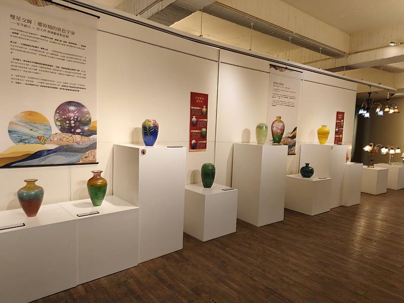 元培「光理之間」玻璃藝術展展場一隅。