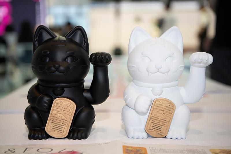 「美賣圖鑑」串聯店家信號吉祥物招財貓。