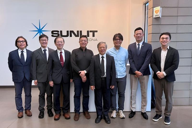 中央大學訪團拜訪僑力化工,討論中大、亞利桑那三校與台資企業進行台美雙向互流的半導體產業鏈人才培育機制。