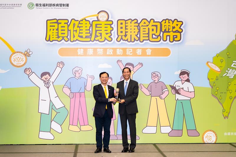 台灣人壽力挺「健康幣」,為衛福部「健康幣,賺飽幣」首波合作壽險公司,莊中慶總經理(圖右)出席啟動記者會。/台灣人壽提供
