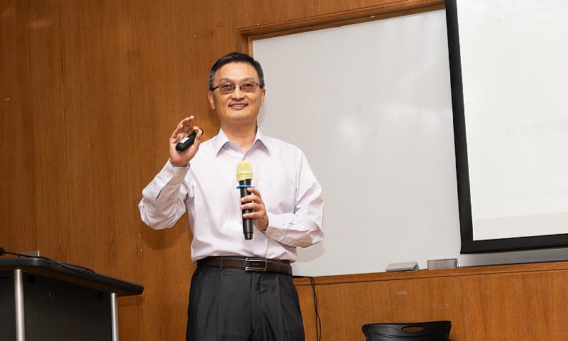 文化大學邀請台北市立聯合醫院陽明院區內科主任張勝雄醫師擔任駐診醫師,提供師生健康諮詢服務。