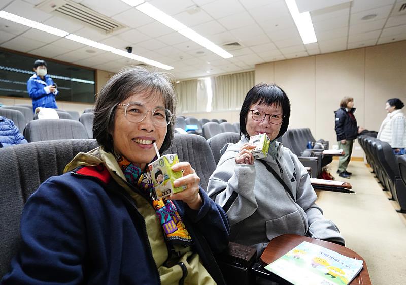 樂齡大學學員了解均衡飲食的重要性，從日常飲食管理著手，為健康樂齡生活打好基礎。