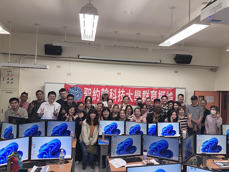 聖約翰科技大學工管系34名師生全數通過Pearson CCS Generative AI Foundations國際認證。