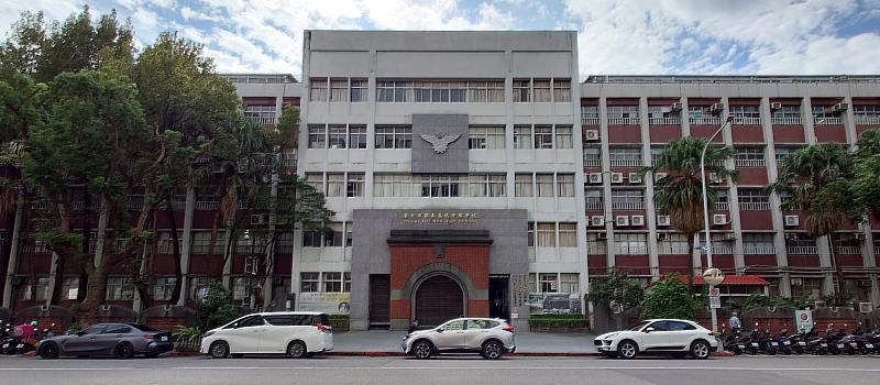 開南中學走過百年辦學歷程,深耕人才培育,未來將與開南大學攜手整合教育資源,共築「開南學園」新篇章。
