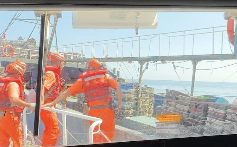 10/1澎湖海巡隊取締「粵O漁336XX」陸船。