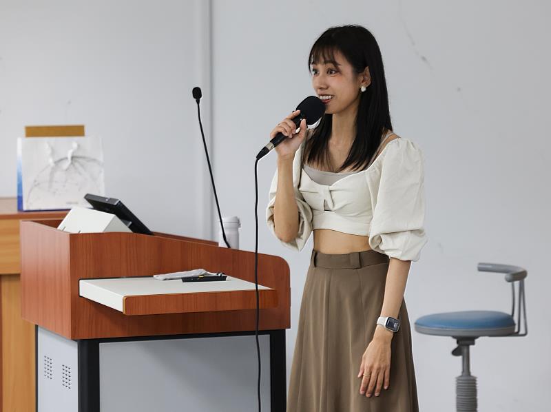 創業家貴貴演講精彩剪影,展現自信風采與分享熱忱。