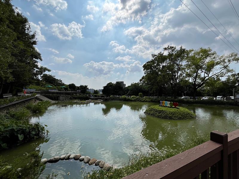 整治過後的中台湖更貼近生態自體運作的綠色景觀水體空間。