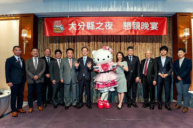 大分縣正以「成為受到世界青睞的大分」為目標,積極推動縣產品出口及海外旅客赴大分觀光,其中與地理位置相近、可望建立穩定長期關係的台灣深化交流尤其重要。此次延續前兩年的推廣腳步,再度由大分縣政府、市町村、經濟團體、生產者及縣議會等共同來台,希望從產業、觀光與民間交流等不同層面,持續擴大台灣與大分的連結。