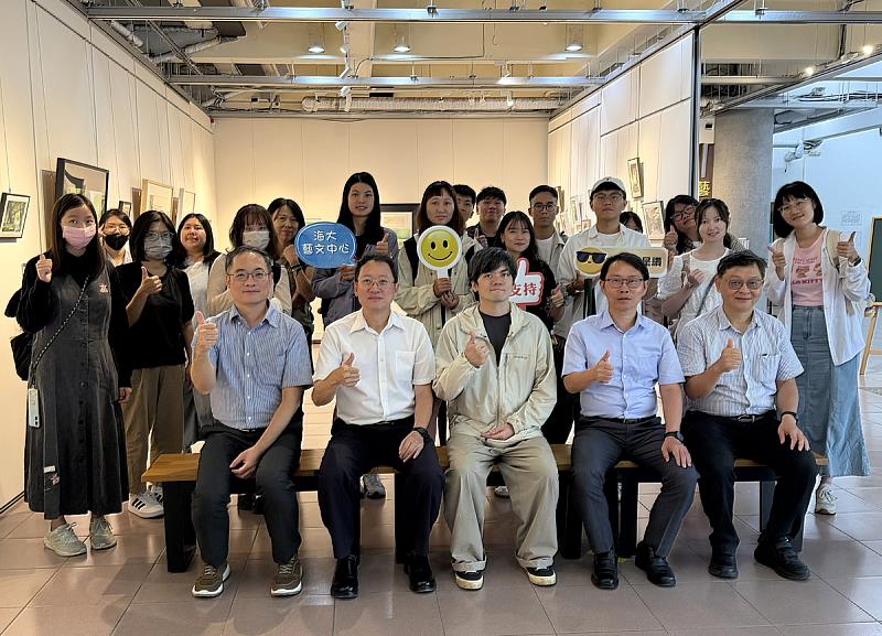「侯彥廷水彩個展」開幕活動合影。