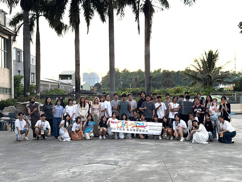 視傳系舉辦迎新活動,全體合影。