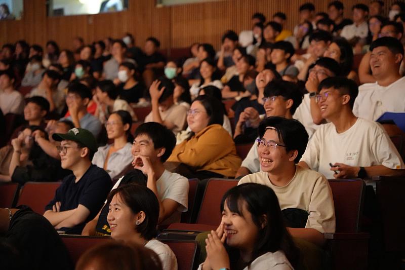 「壯壯來了!不正經地說正經事」青年職涯名人講座中正大學登場 540人報名熱烈響應