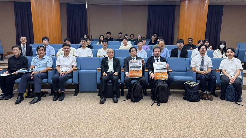 「NDHU × JAIST學術交流研討會」圓滿結束,兩校師生合影留念。