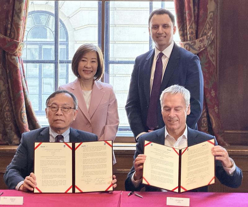 經濟部江文若次長與英國BIST副部長Sarwar勳爵共同見證國經協會與英國科技貿易協會(Tech UK)簽署合作備忘錄(MOU)