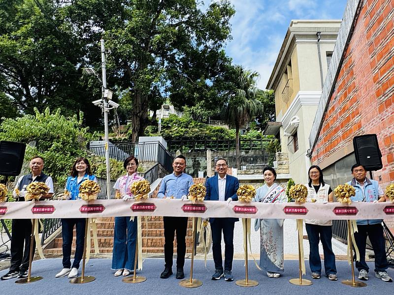 新北市定古蹟「淡水日商中野宅」於今(3)日正式開館,新北市長侯友宜親自主持剪綵儀式。