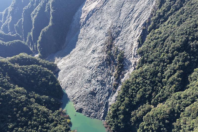 115年10月4日上午08:00-08:30，萬里溪堰塞湖空拍。