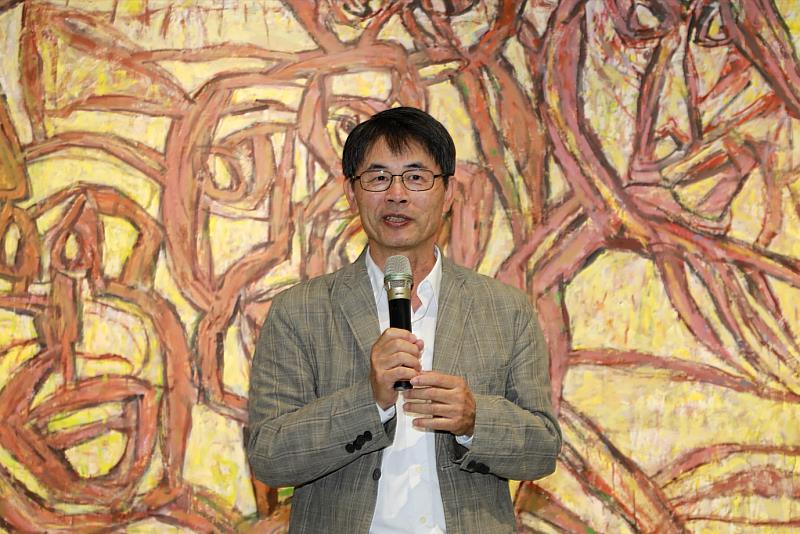 策展人楊永源致詞。