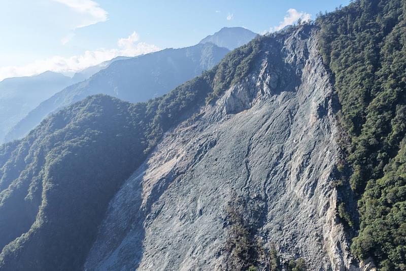 115年10月5日07:35-08:00,萬里溪堰塞湖空拍。