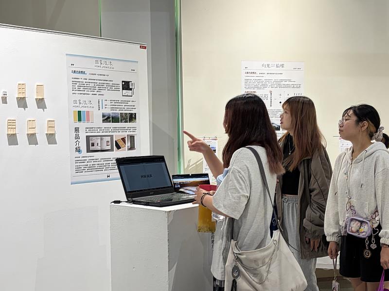 展場參觀交流。