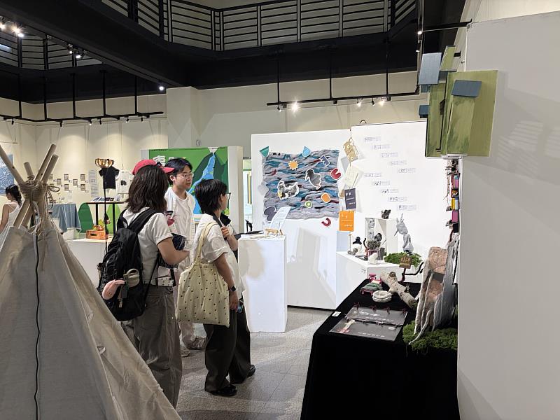 展場參觀與作品交流。