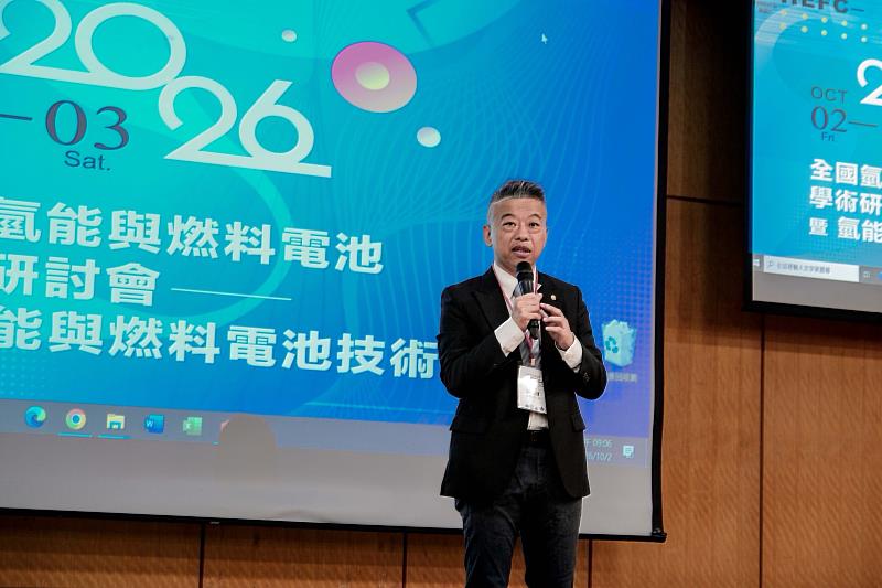 臺科大主任秘書郭俞麟分享投入固態氧化物燃料電池研究的經驗，期待透過論壇增加企業與校內研究團隊的合作機會。