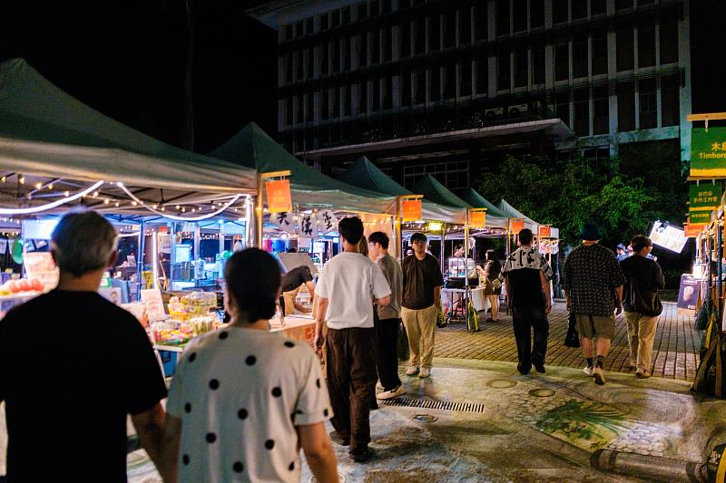 有事青年節風格市集。