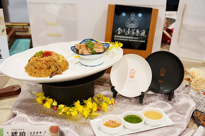 「2026臺灣味：琥珀油香競賽」決賽競爭激烈，傳統組由「儂來餐廳」的「雙色香蔥麻油松阪米糕」脫穎而出，勇奪金獎，以精湛手藝詮釋經典臺灣風味，展現傳統料理的深厚底蘊。