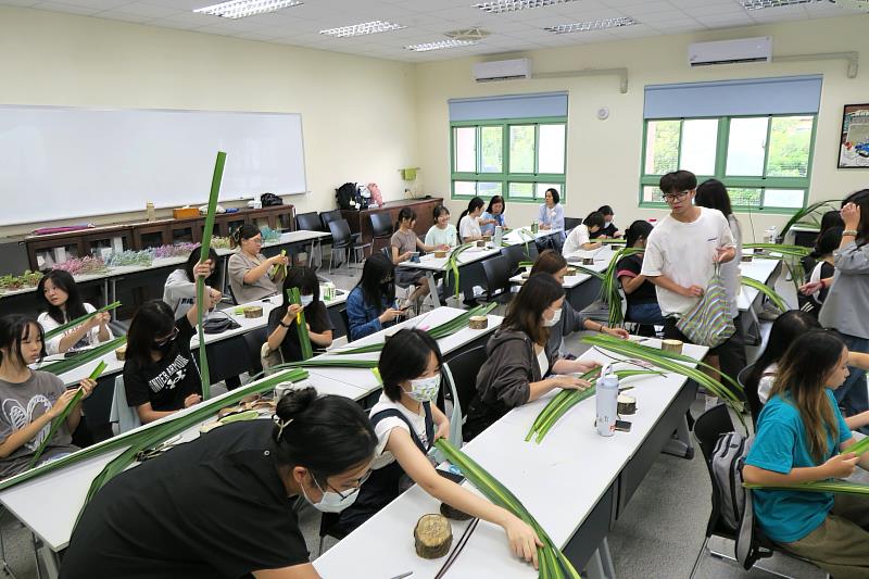 學員著手素材整理。
