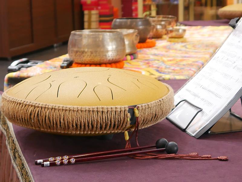 鶯歌光點美學館於10月3日舉辦首場「午後心旅行」免費體驗活動，結合塔羅牌、曼陀羅圖騰與頌缽聲響，吸引不同年齡層的民眾熱情參與。