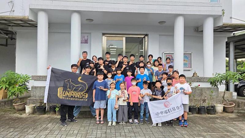 南科實中為楠西教會帶來精采的STEAM課程。