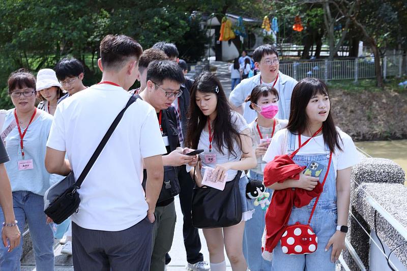 「AR實境解謎」分組闖關互動。