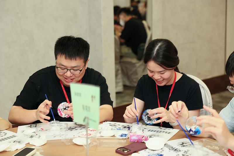 「馬賽克玻璃手作」課程。