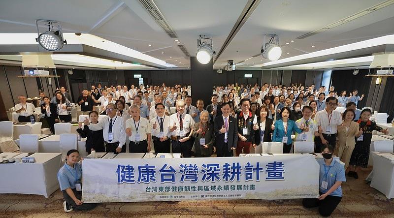 花蓮慈濟醫院超過120餘位醫護行政高階主管共同參與論壇,響應健康台灣深耕計畫,合力打造台灣東部健康韌性與區域永續發展。