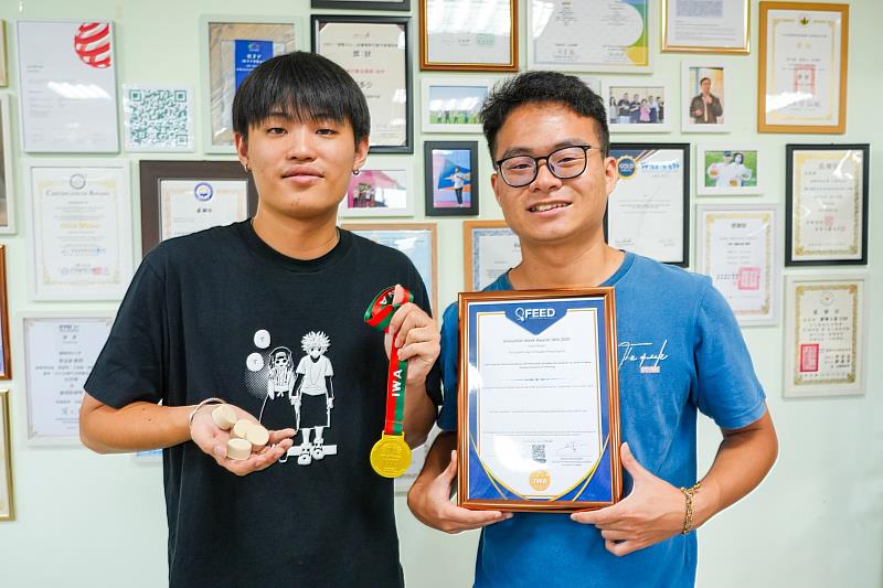 工業設計系USR團隊研發「創新可分解竹纖維瓶蓋」,勇奪2026非洲國際發明競賽金牌。
